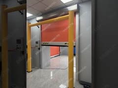 ジッパーのドア