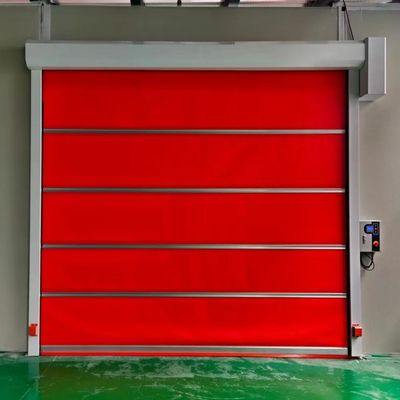 化学産業で使用される高速産業用ドア