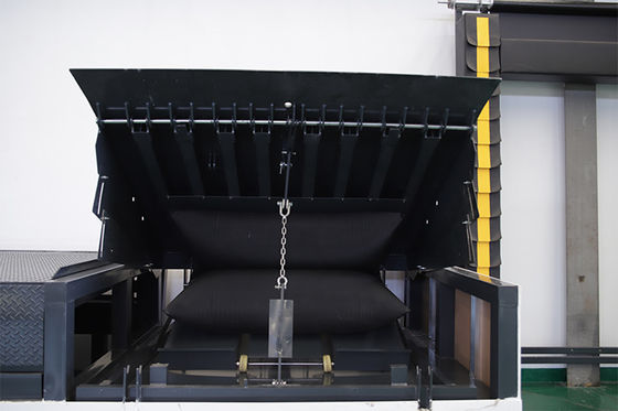 25000LBS 容量 エアバッグ 倉庫積載機器のドックレベル